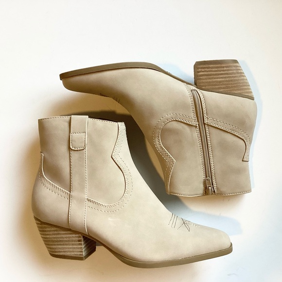NWOT DV by Dolce Vita Pueblo Short Western Boots - Sand - 9 - Picture 2 of 10
